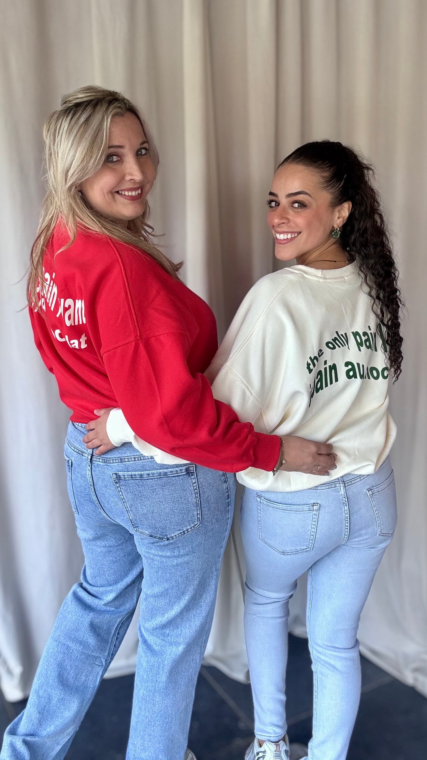 Pain au chocolat sweater wit