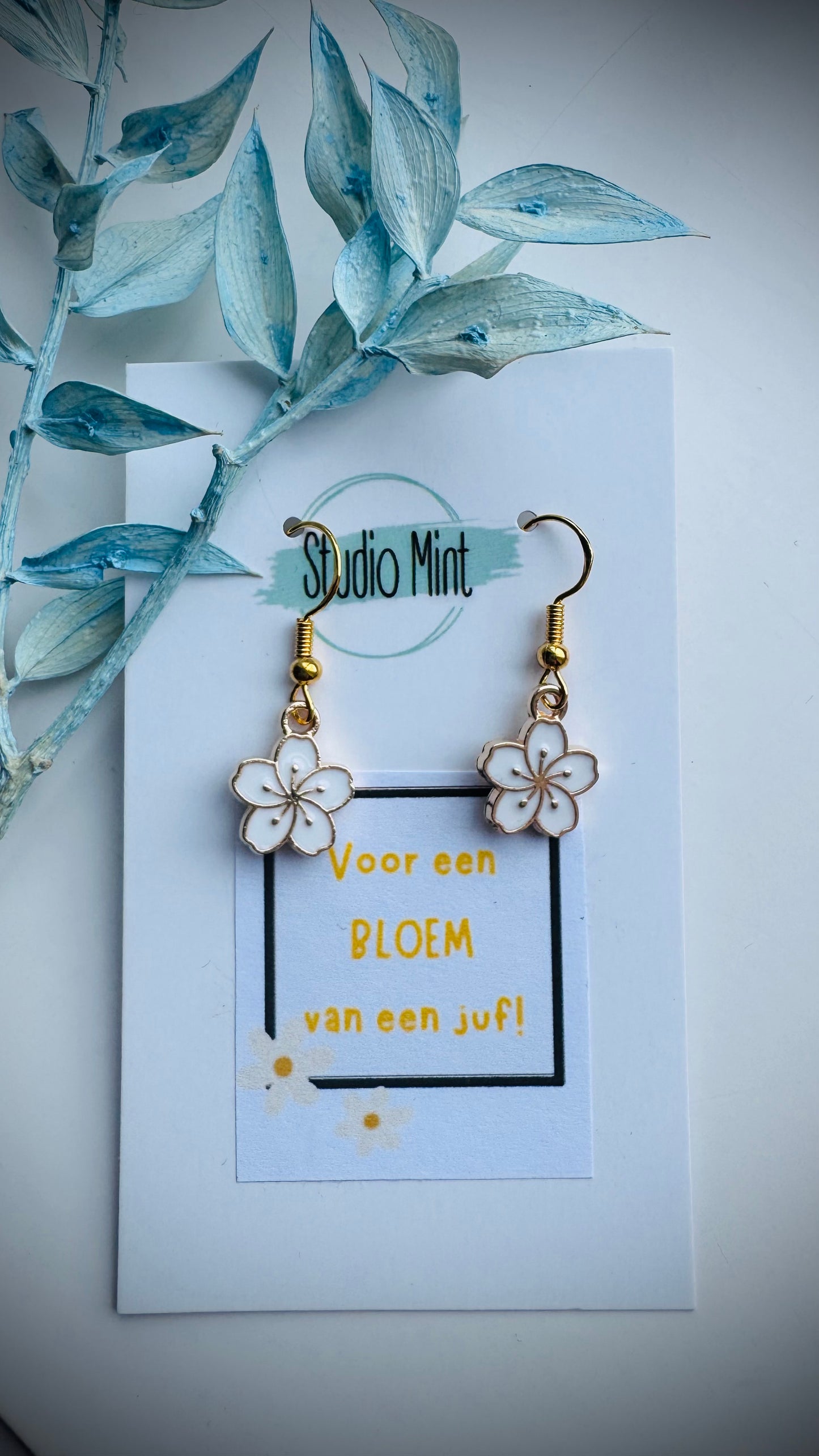 “Bloem van een juf” oorbellen