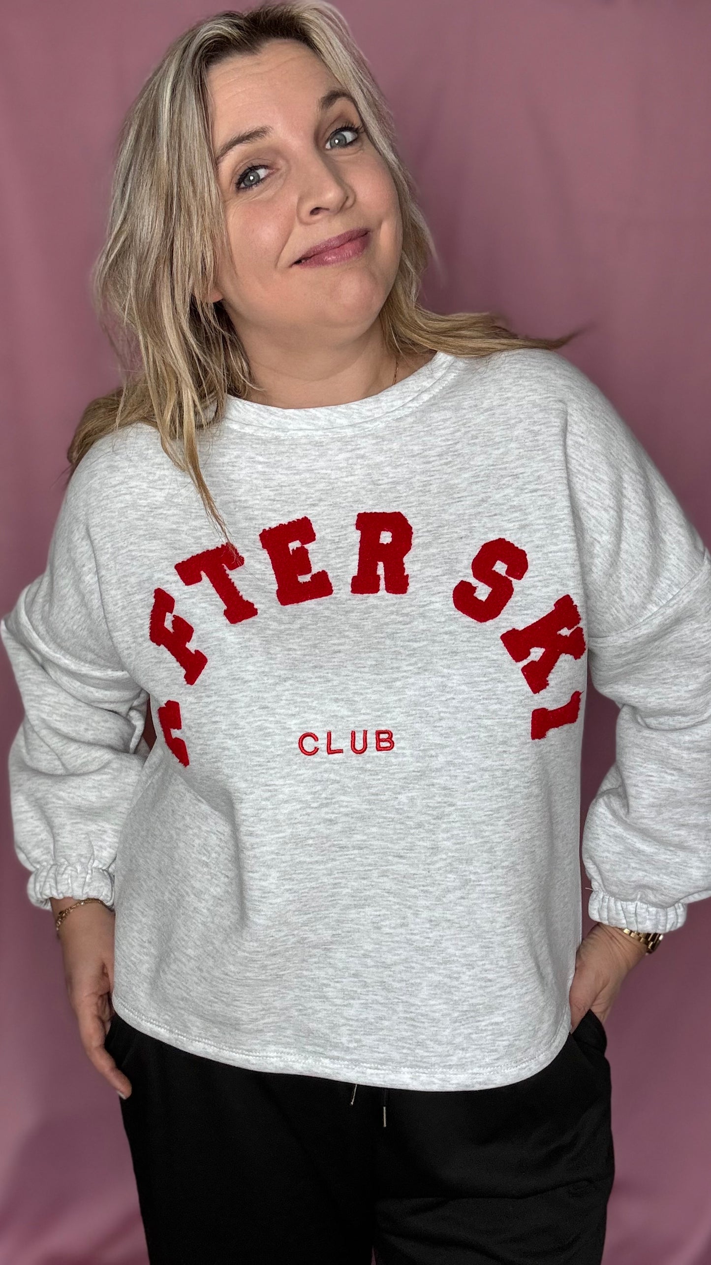 After ski sweater - rode letters