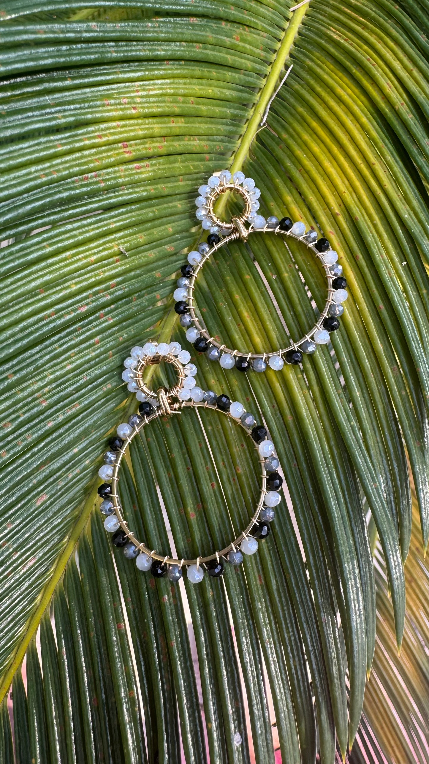 Hoops oorbellen zwart