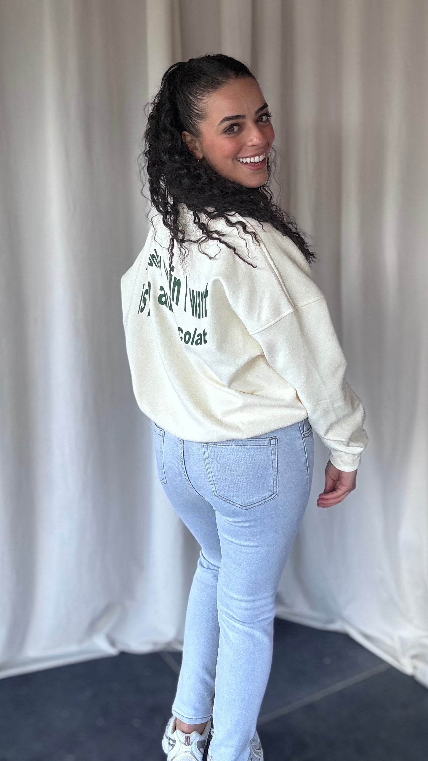 Pain au chocolat sweater wit