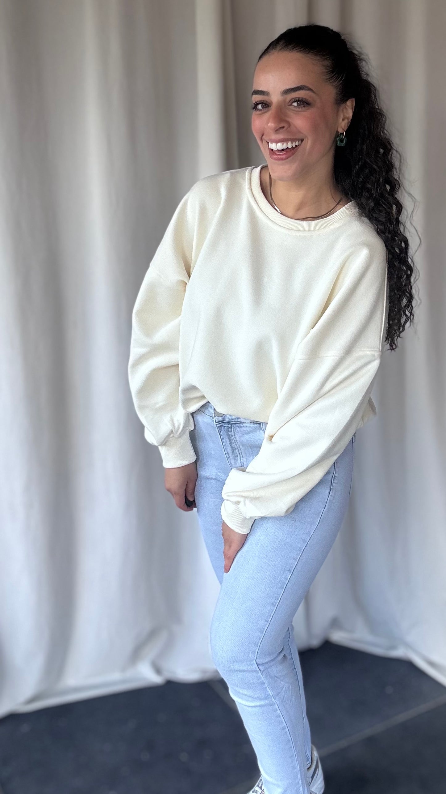 Pain au chocolat sweater wit