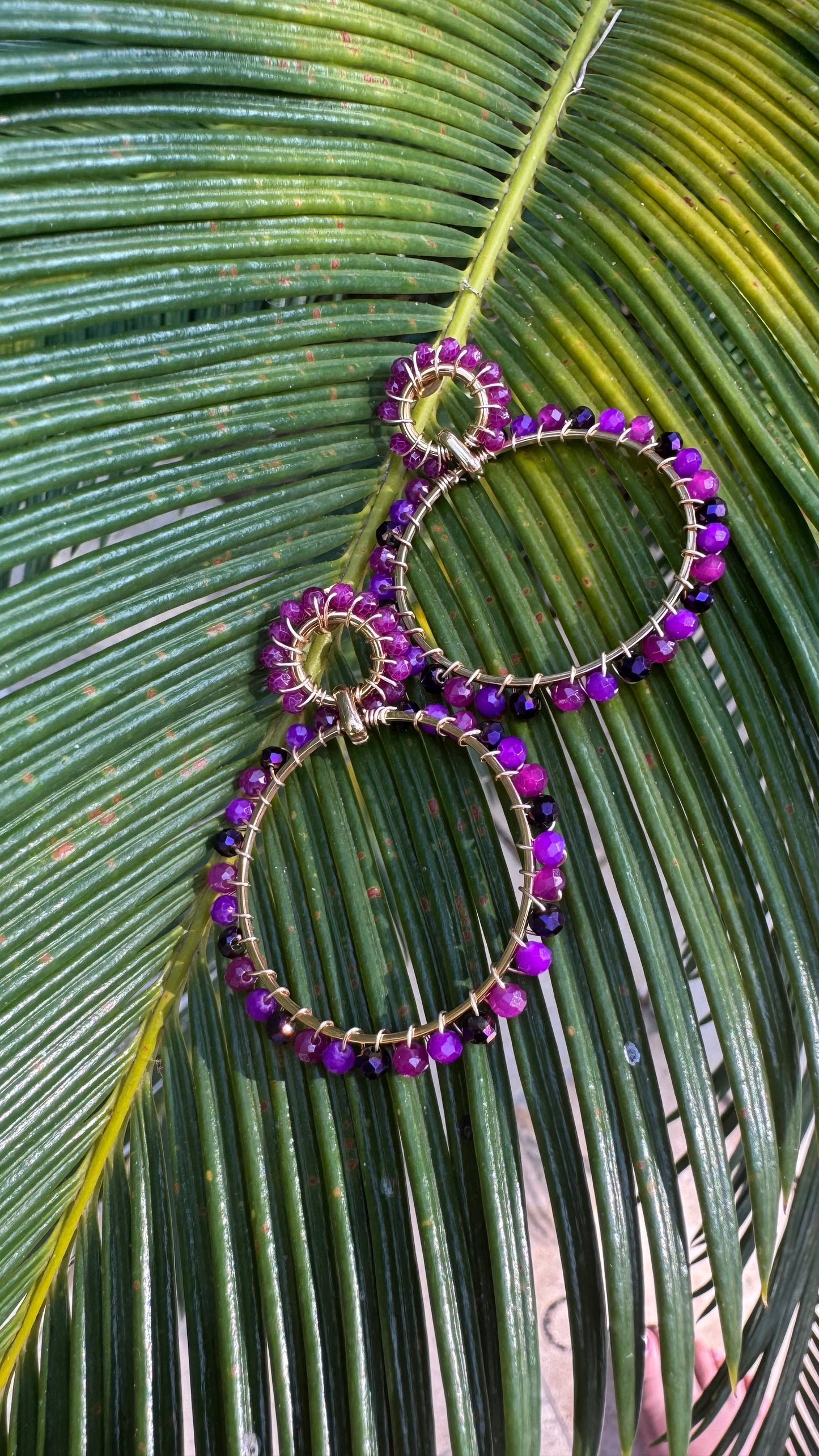 Hoops oorbellen fuchsia