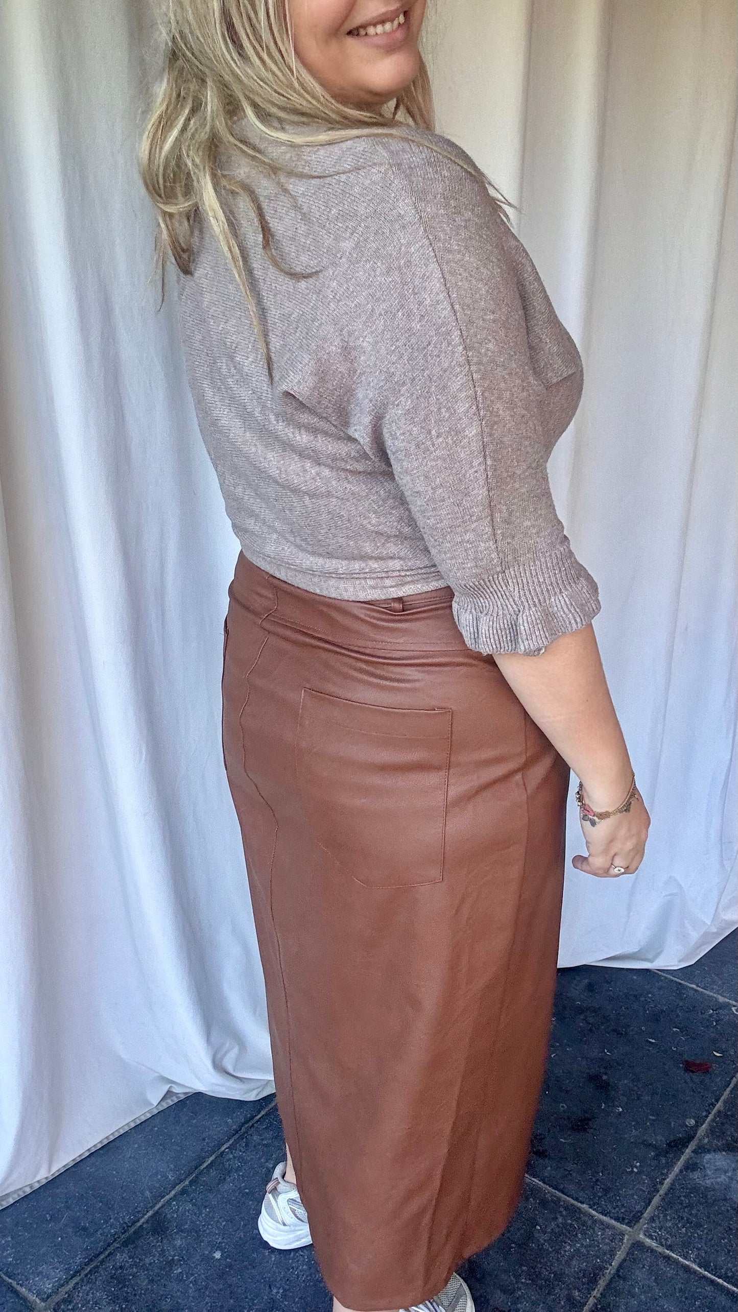 Curvy leather rok- Cognac