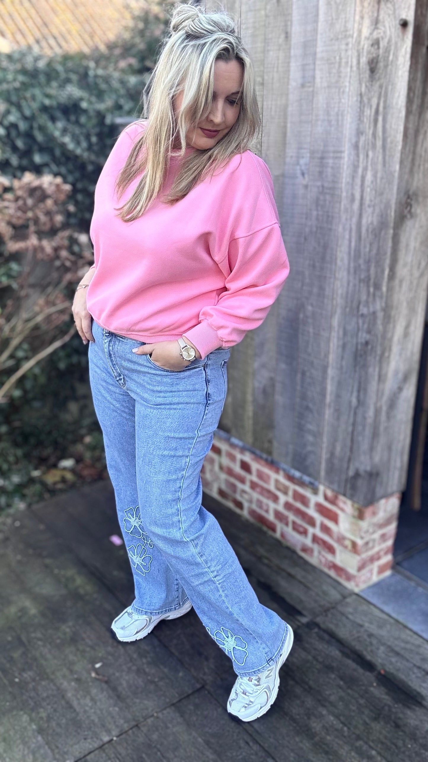 Wide leg flower jeans