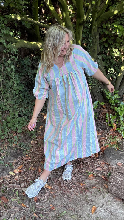 Neon stripes dress - pastel blauw/roze