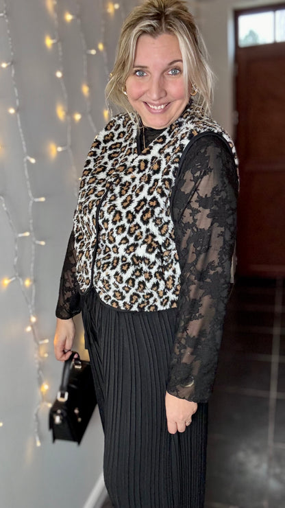 Camilla leopard gilet