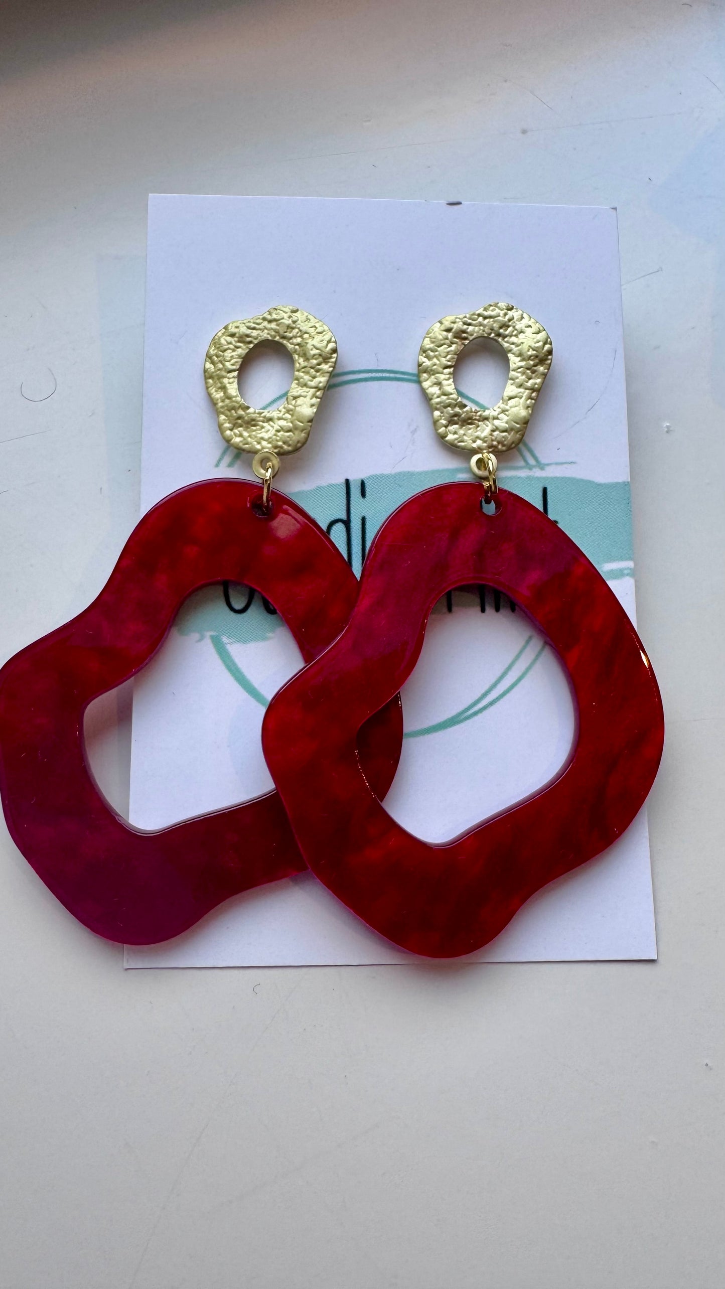 Zelfgemaakte oorbellen rood