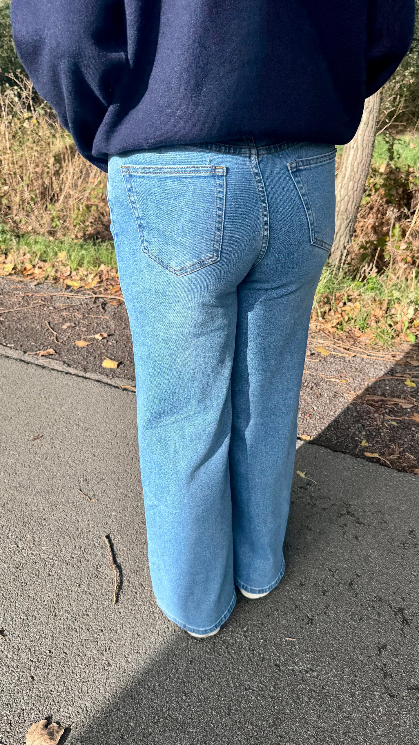 High-waisted jeans