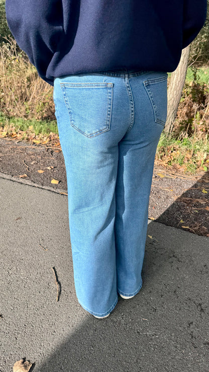 High-waisted jeans