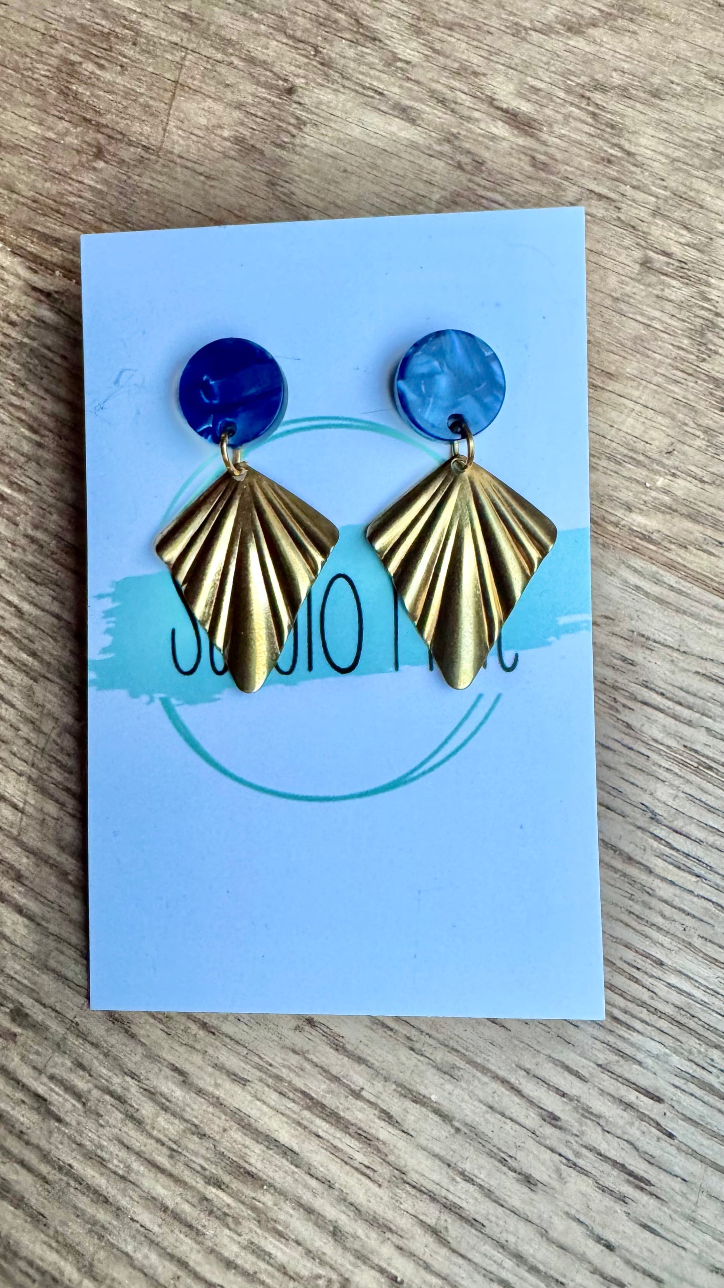 Zelfgemaakte oorbellen marmer blauw