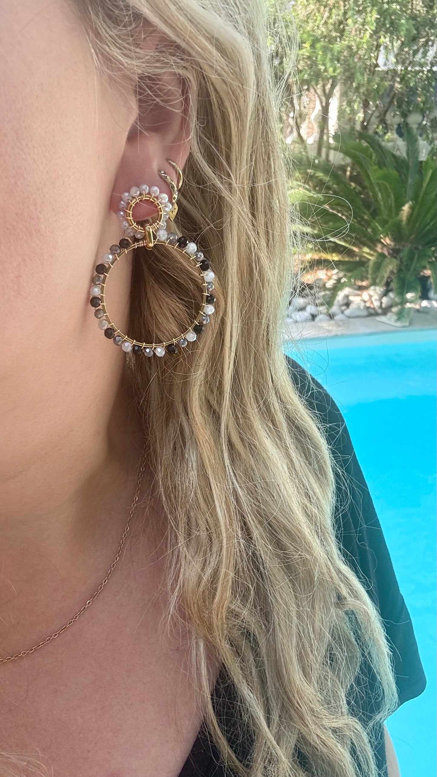 Hoops oorbellen zwart