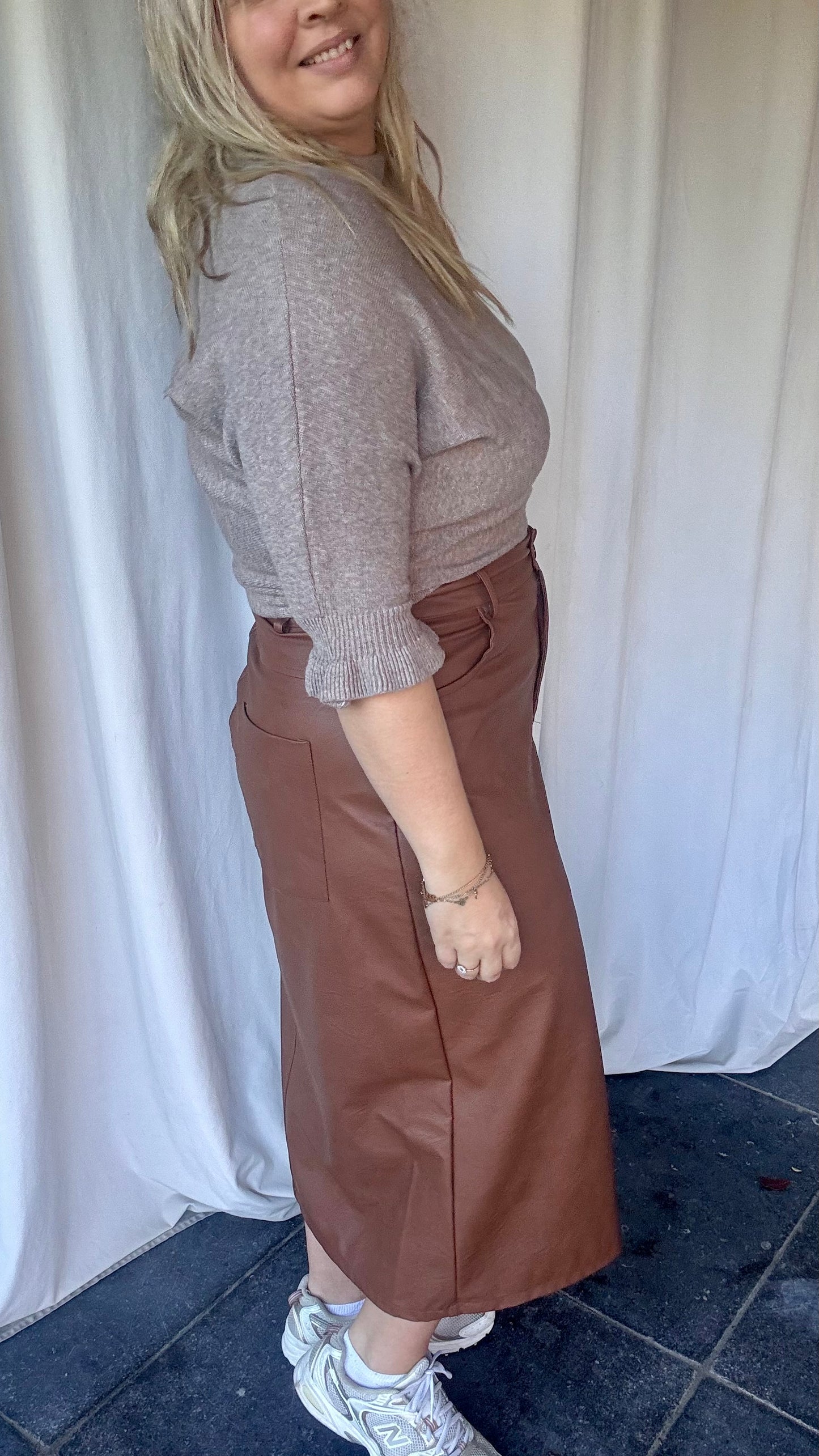 Curvy leather rok- Cognac