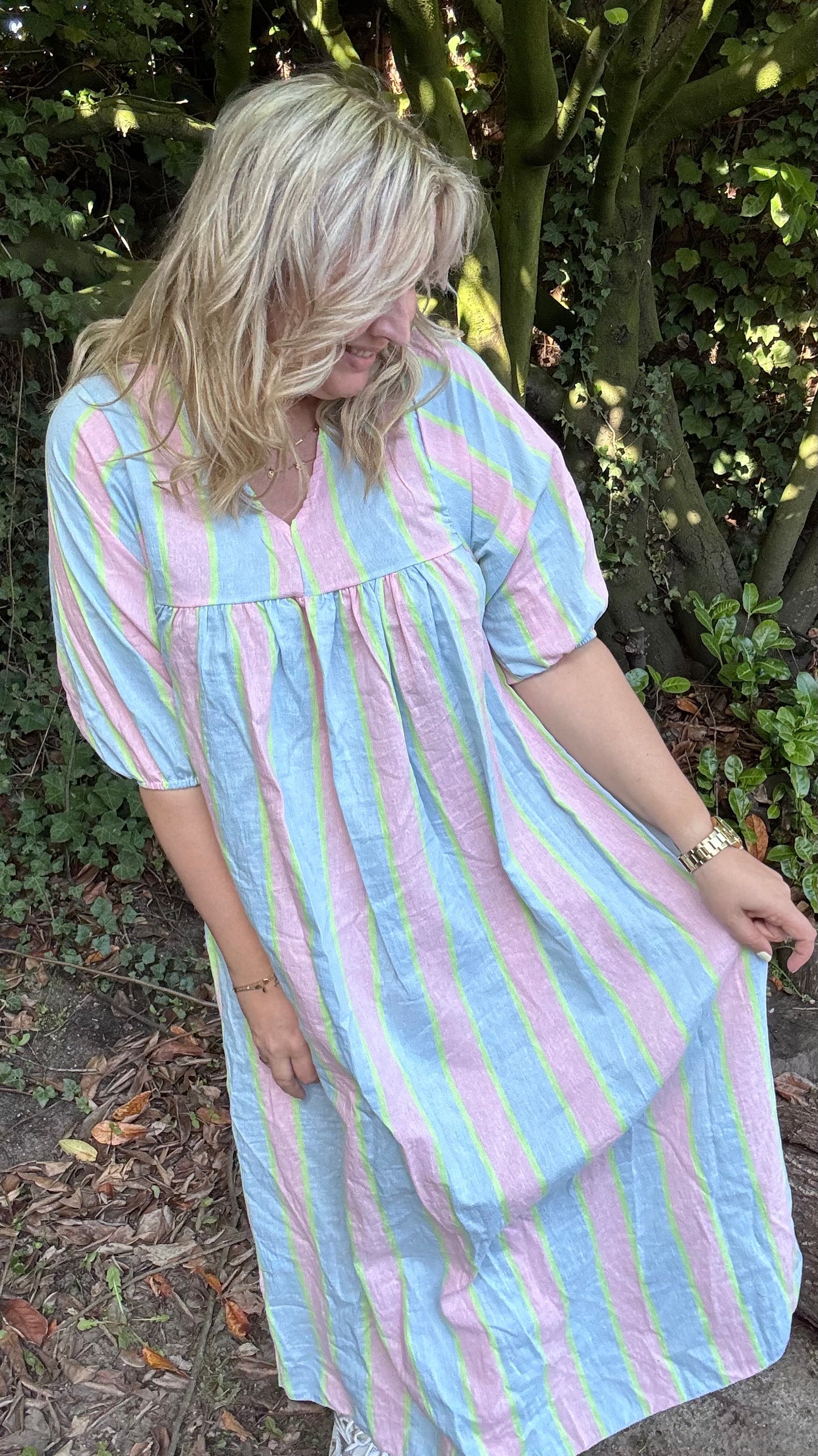 Neon stripes dress - pastel blauw/roze
