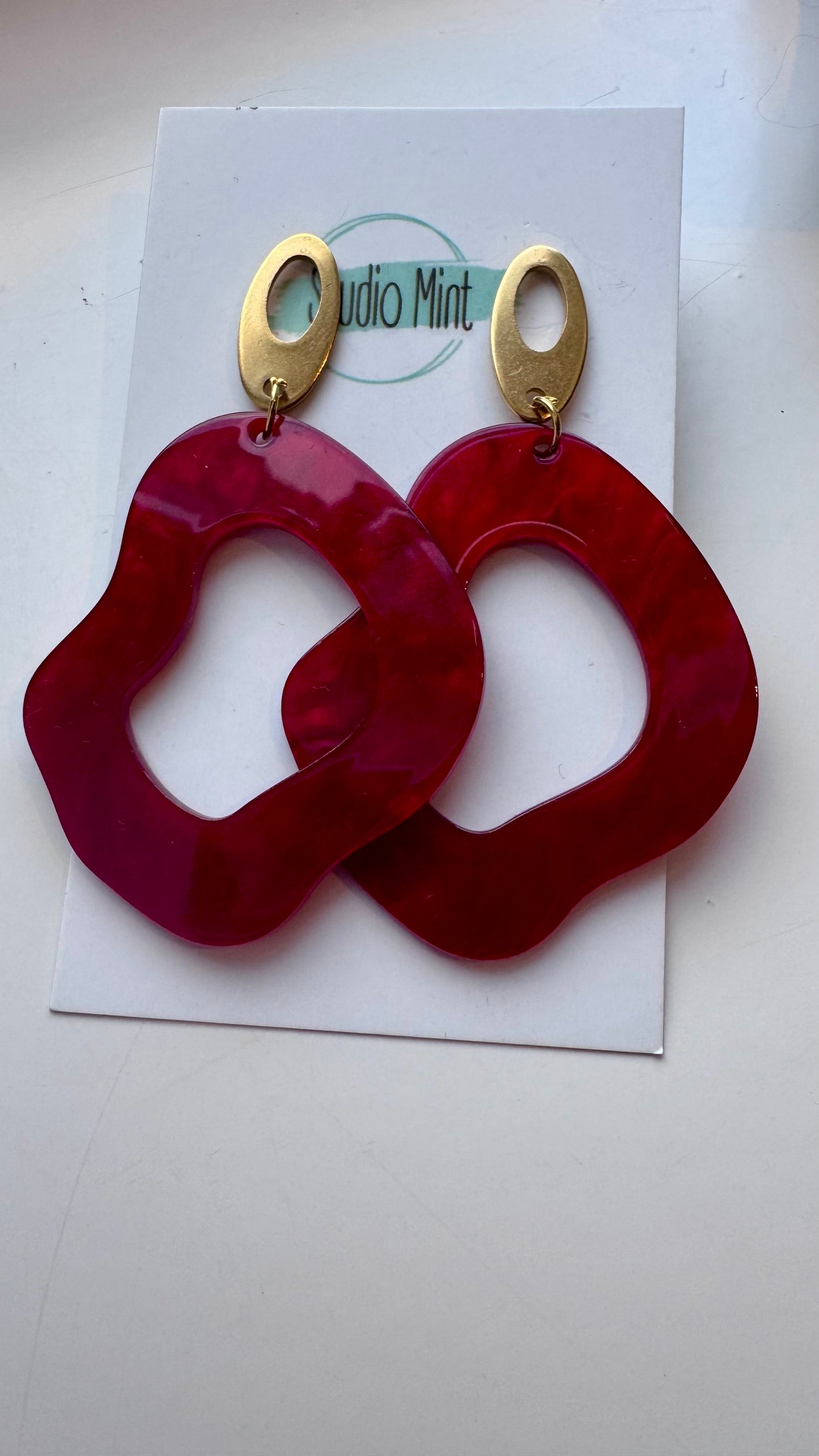 Zelfgemaakte oorbellen rood oval