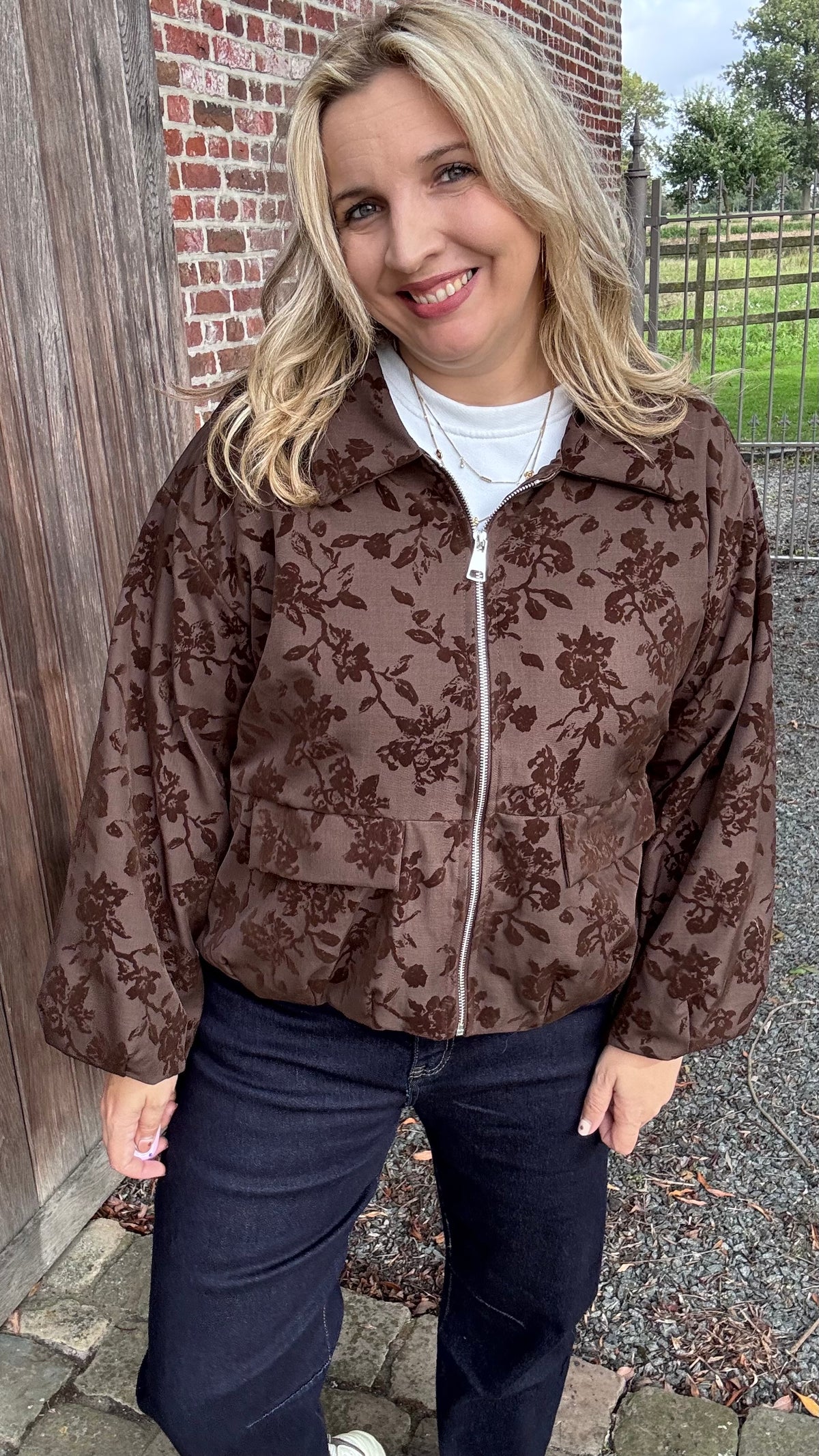 Royal rebel bomber - Choco