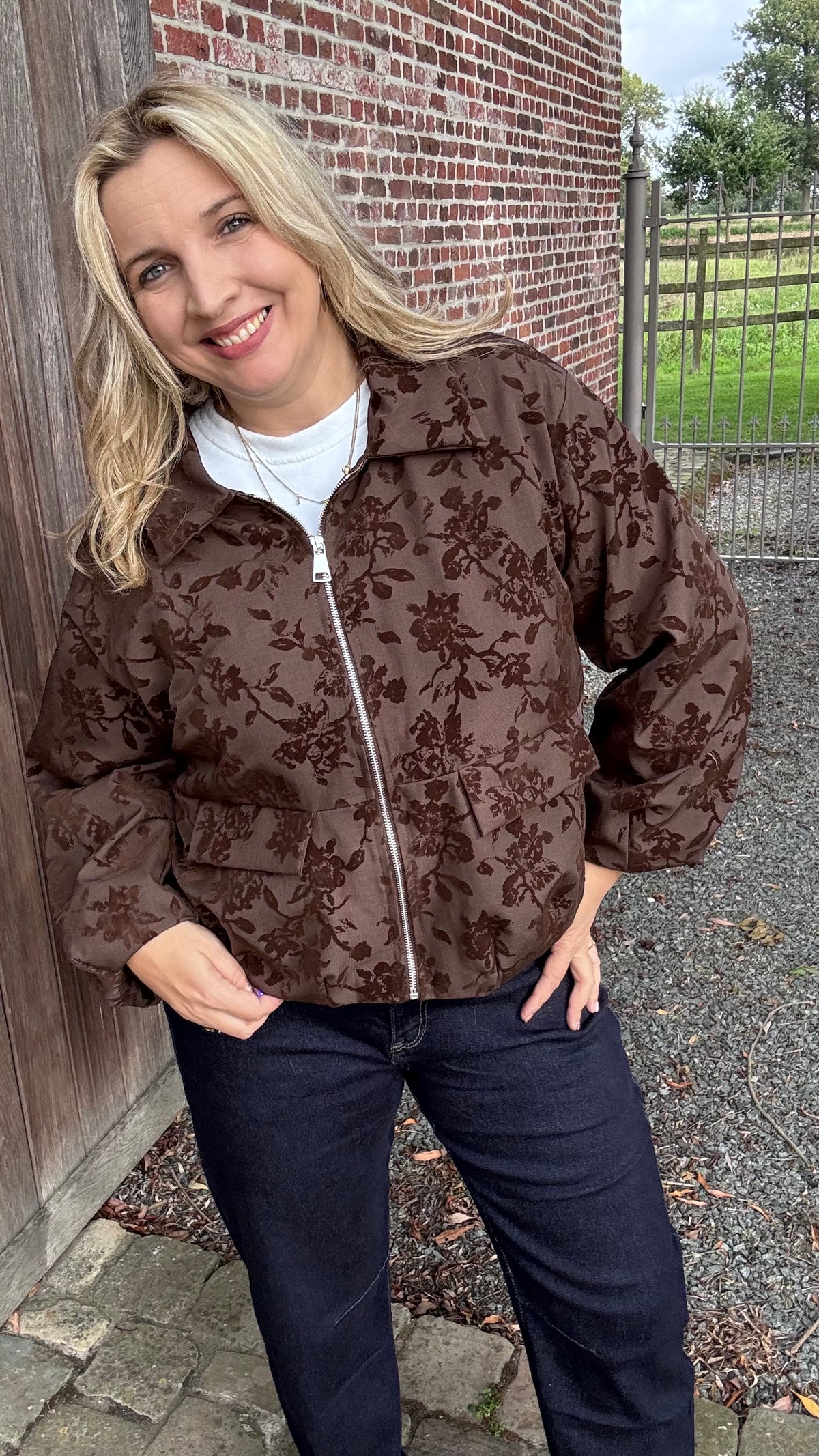 Royal rebel bomber - Choco
