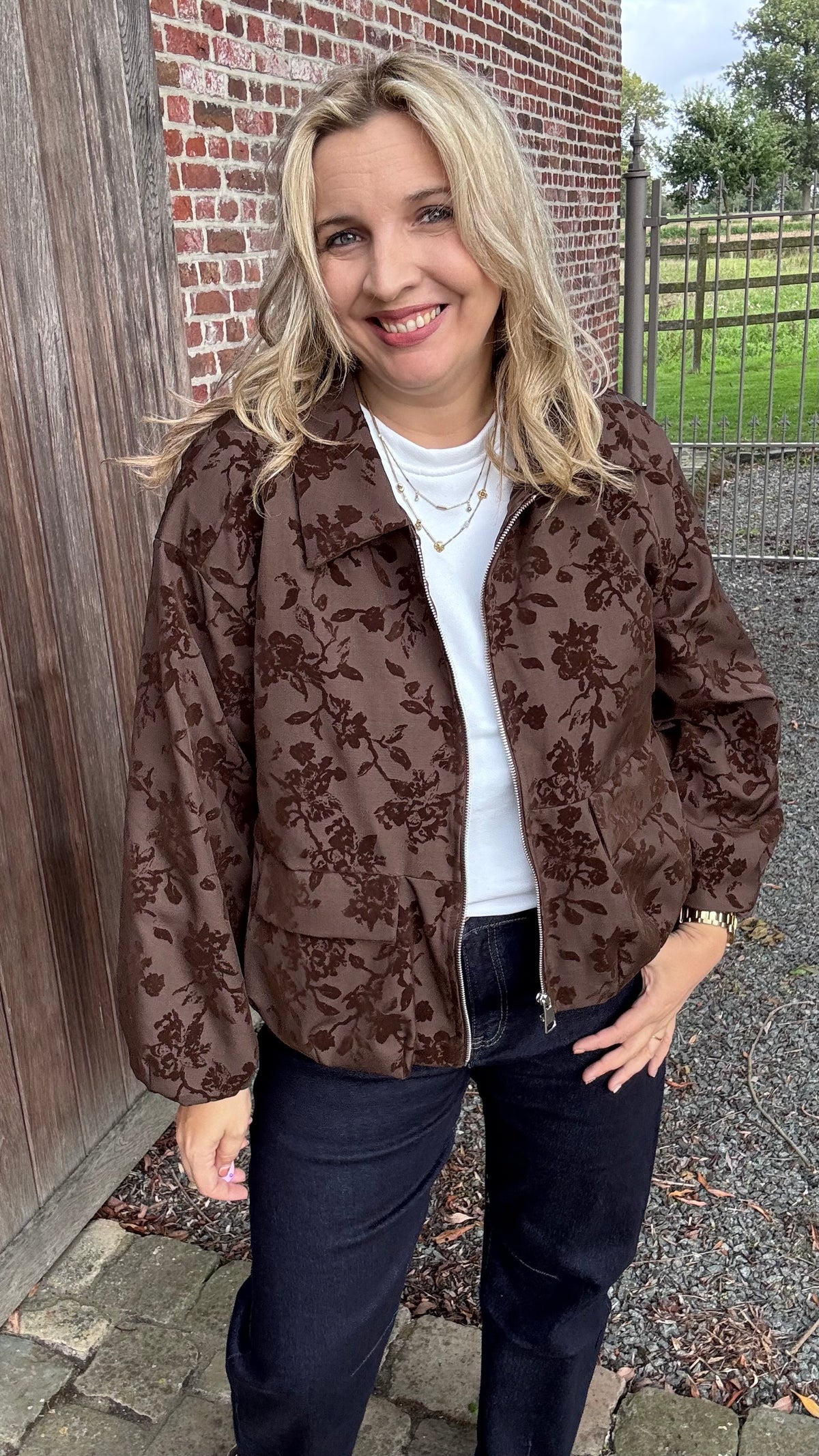 Royal rebel bomber - Choco