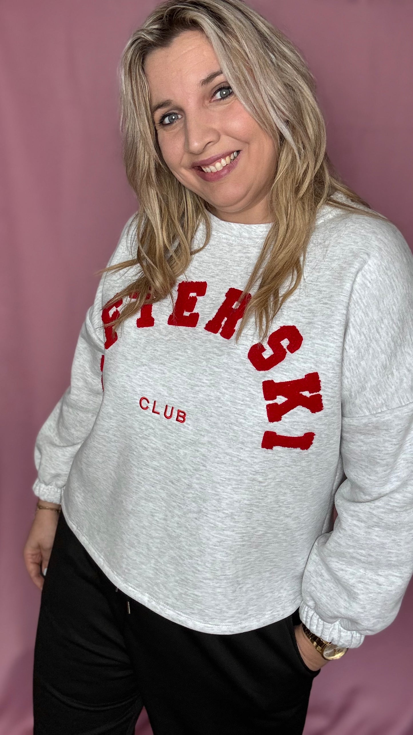 After ski sweater - rode letters