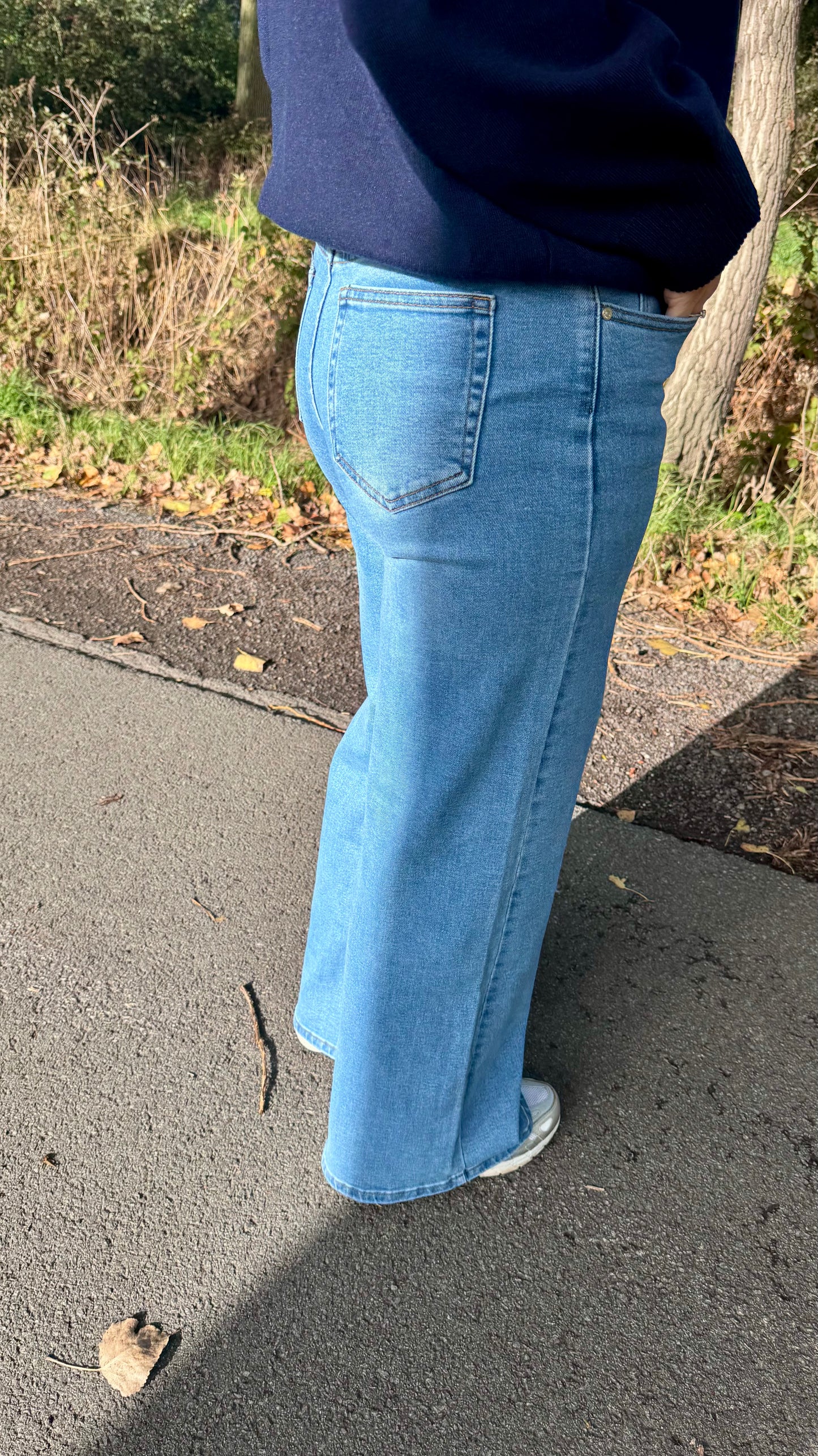 High-waisted jeans