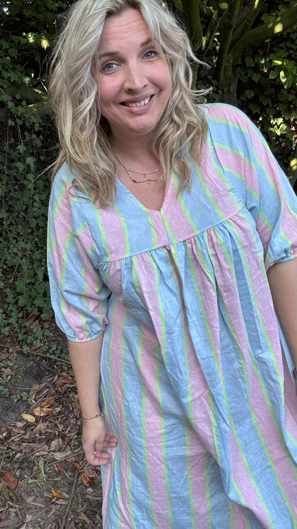Neon stripes dress - pastel blauw/roze