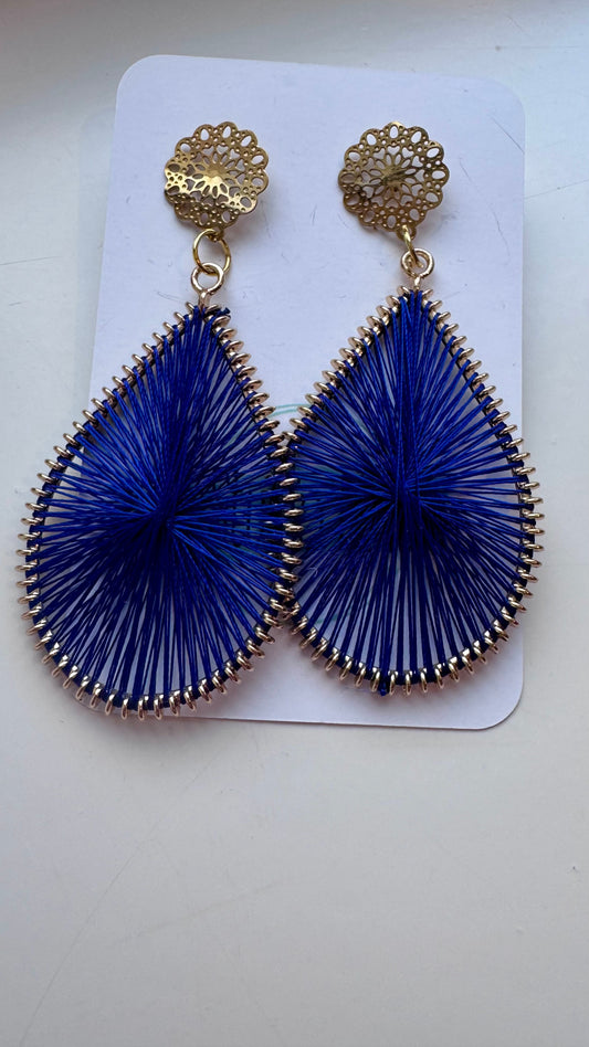 Zelfgemaakte oorbellen blauw