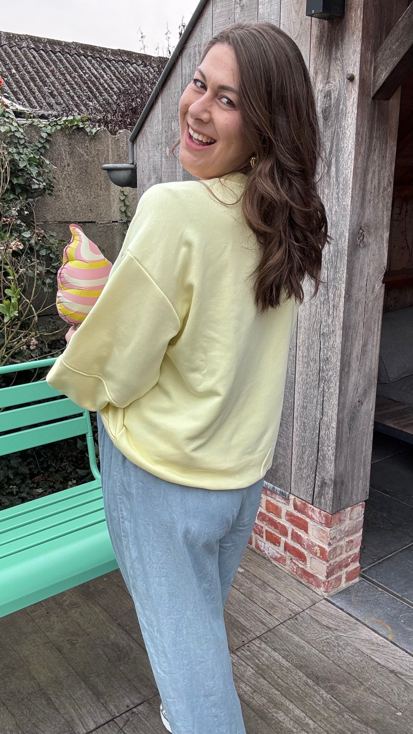 Sweater Crème de la crème - geel