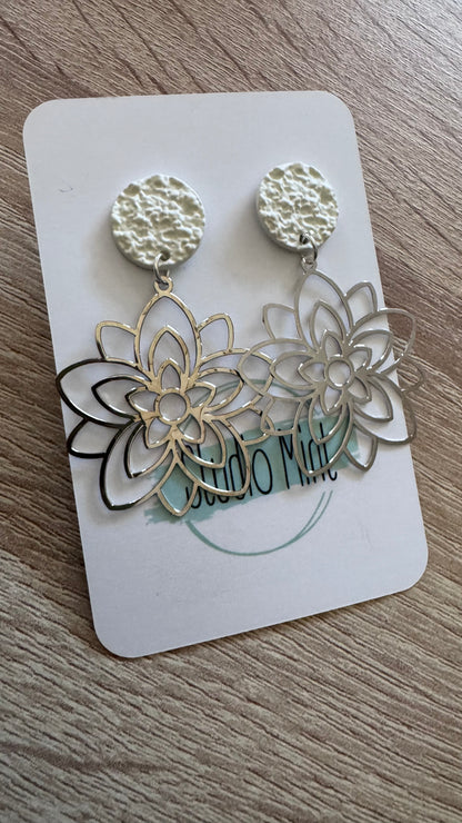 Silver flower oorbellen