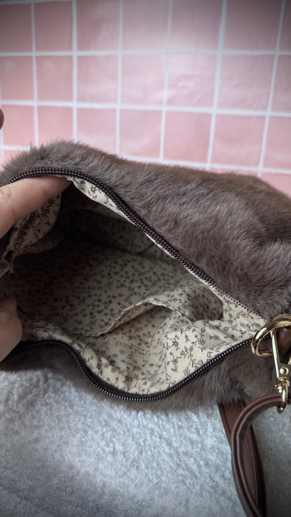 Cloudy cutie fur bag - Bruin