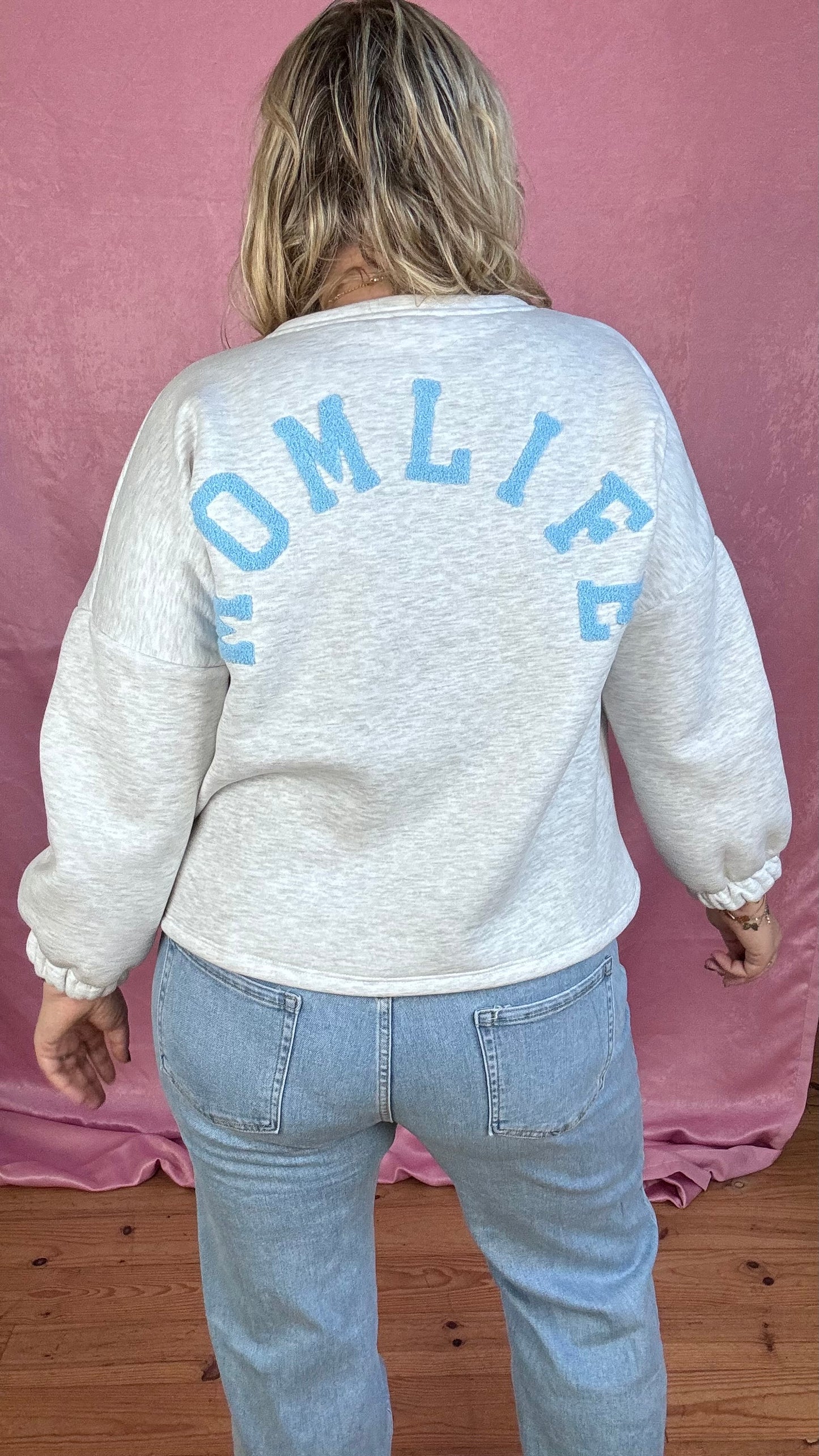 Momlife sweater - lichtblauw