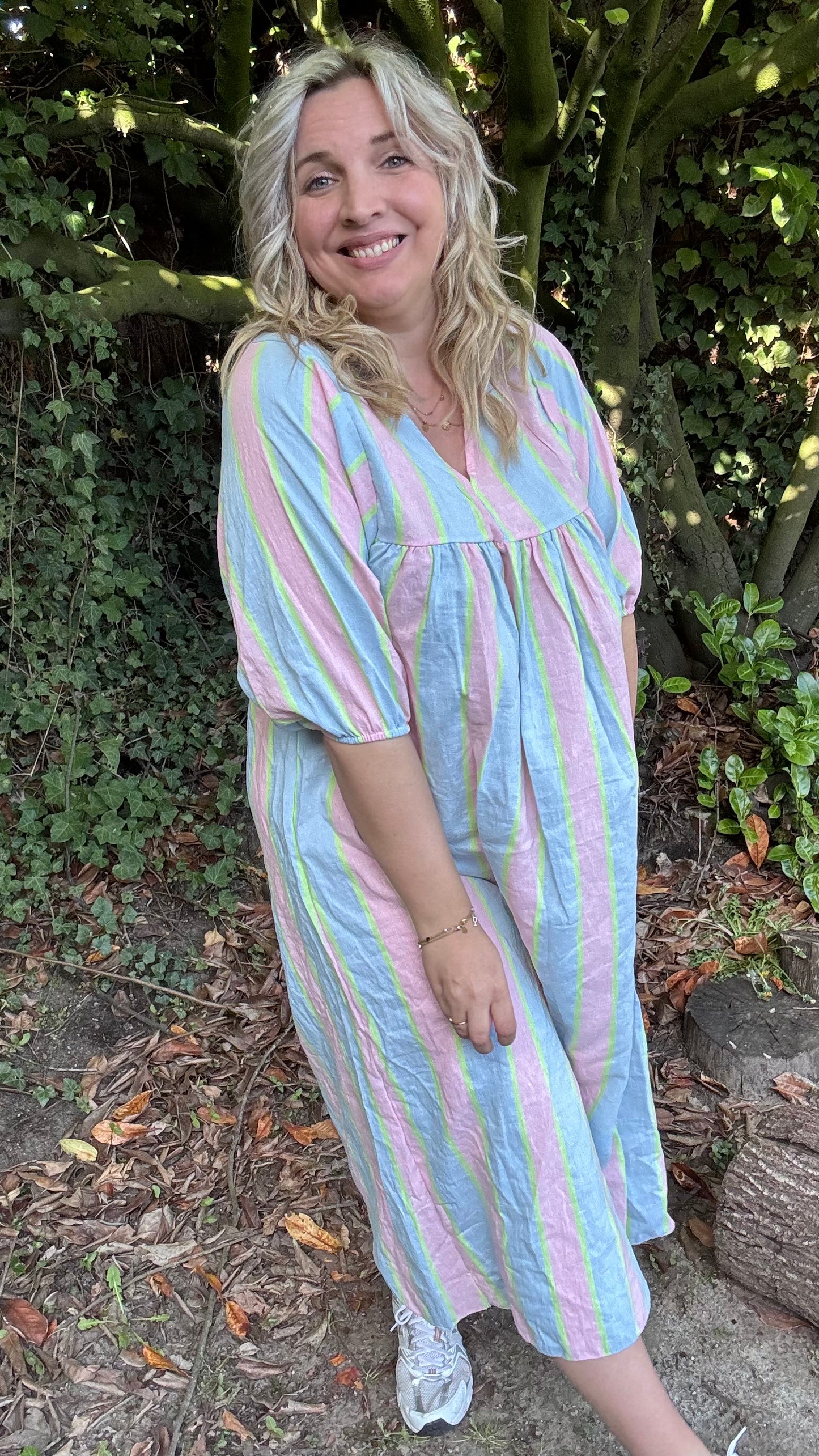 Neon stripes dress - pastel blauw/roze