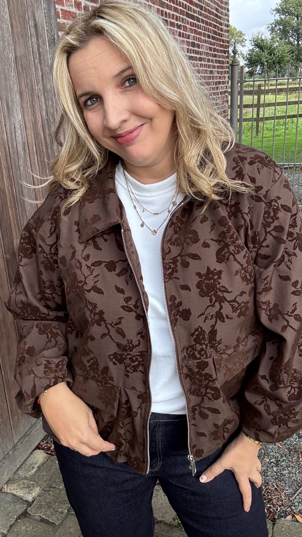 Royal rebel bomber - Choco