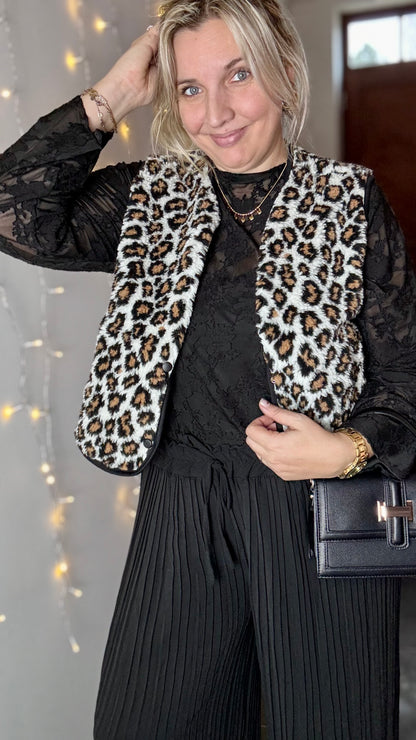 Camilla leopard gilet