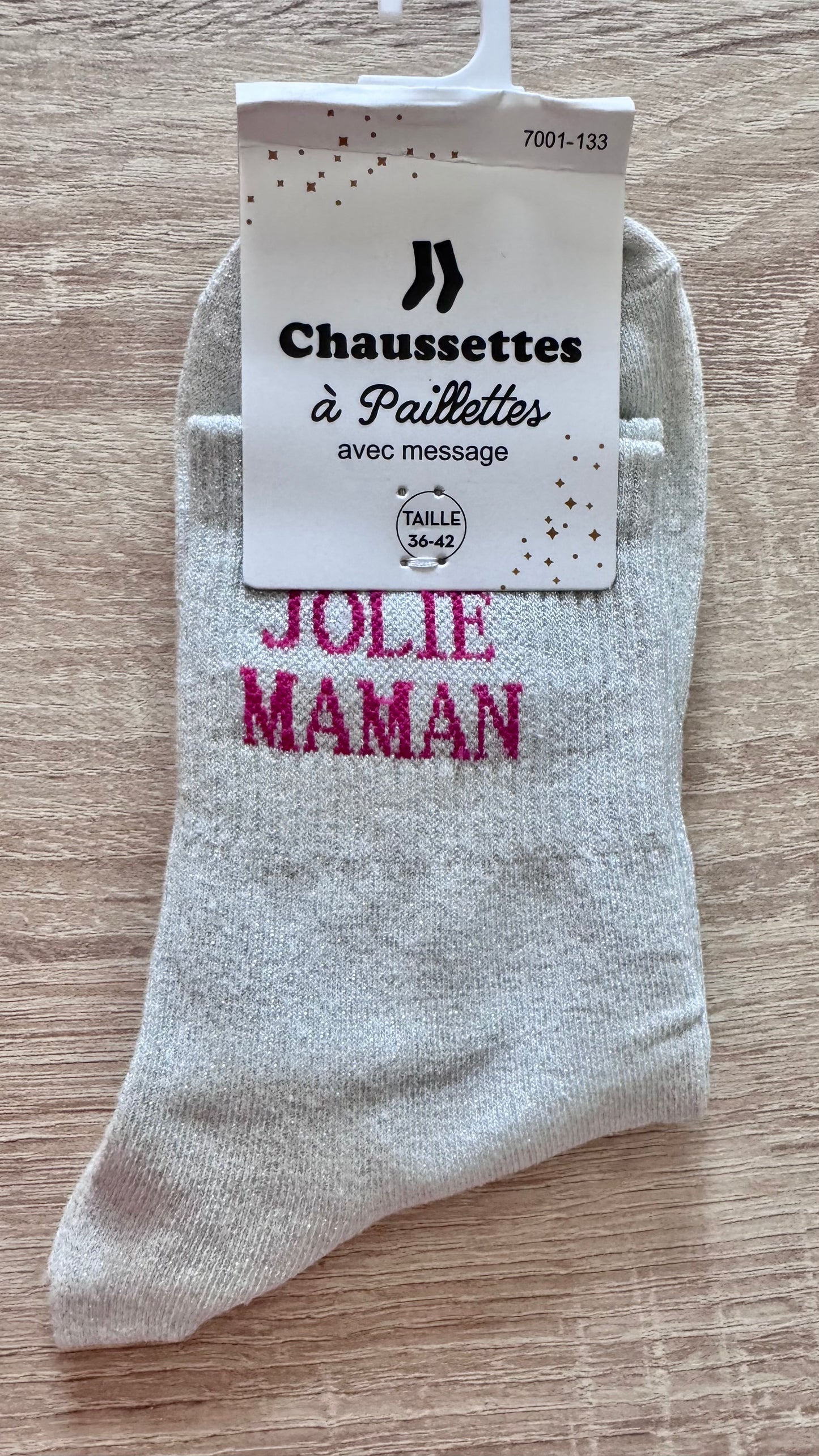 Quote sokken: Jolie maman (Beige - letters roze)