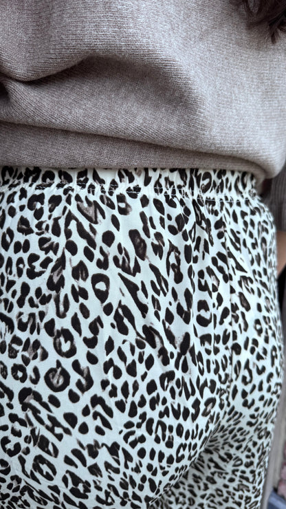 Leopard chill broek