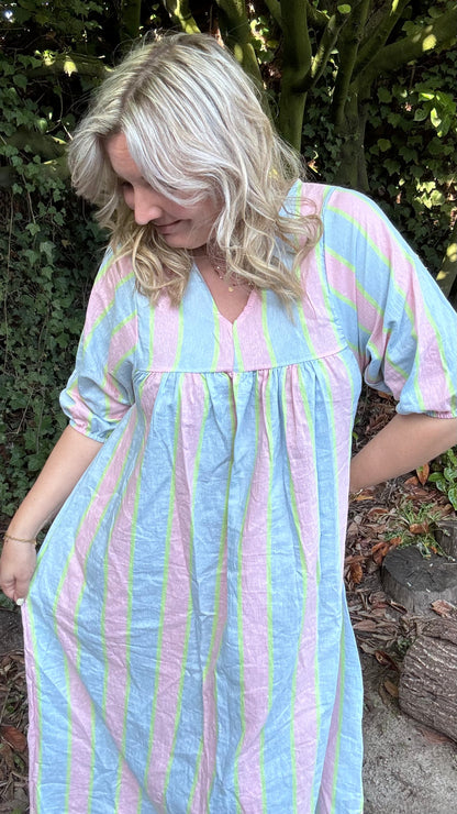 Neon stripes dress - pastel blauw/roze